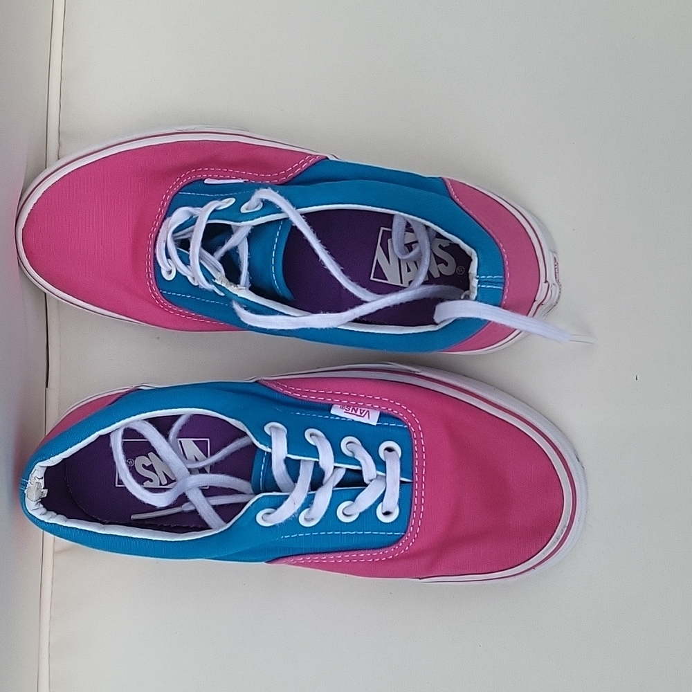 Sneakers - Picture 3 of 4
